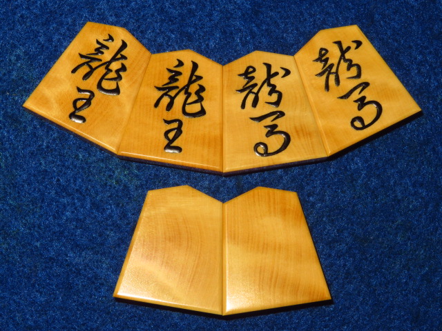友生作錦旗島黄楊銀目盛上将棋駒/新品 桐平箱付(KS617) トウシン 友生作錦旗島黄楊銀目盛上将棋駒/新品 桐平箱付(KS617) トウシン